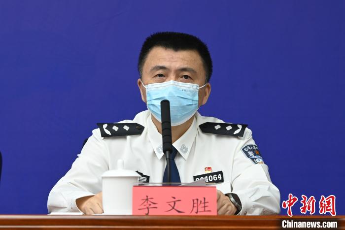 成都市公安局交管局局長(zhǎng)李文勝。　安源 攝