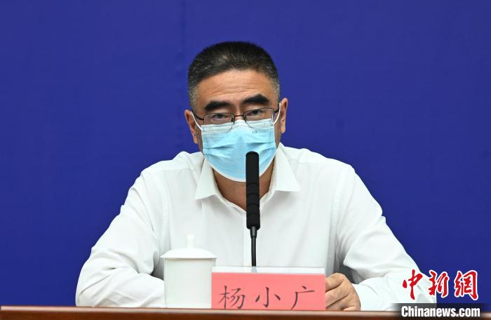 成都市政府副秘書(shū)長(zhǎng)、市衛(wèi)健委主任楊小廣?！“苍?攝