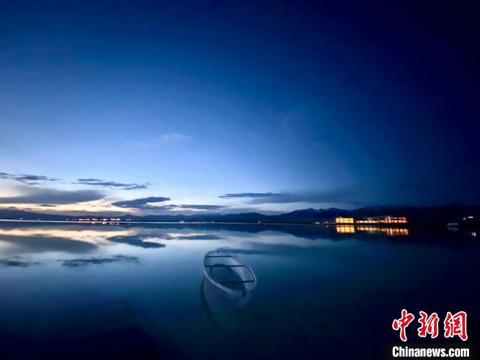 圖為茶卡天空壹號景區(qū)?！±罱瓕?攝