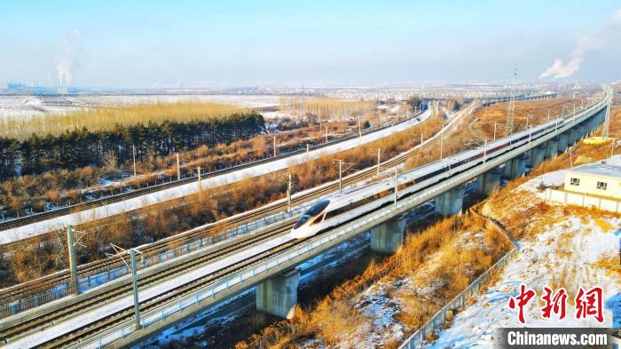 動(dòng)車組列車在運(yùn)行中?！」F提供
