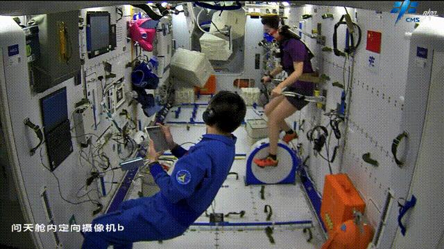 航天員在軌鍛煉。圖片來源：中國載人航天工程辦公室官方微信