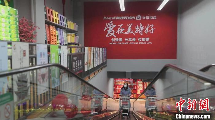 美特好從一家不足百平方米小店，一路發(fā)展成華北零售業(yè)領(lǐng)軍企業(yè)、中國百強商業(yè)連鎖集團、中國零售500強?！∠蛏?攝