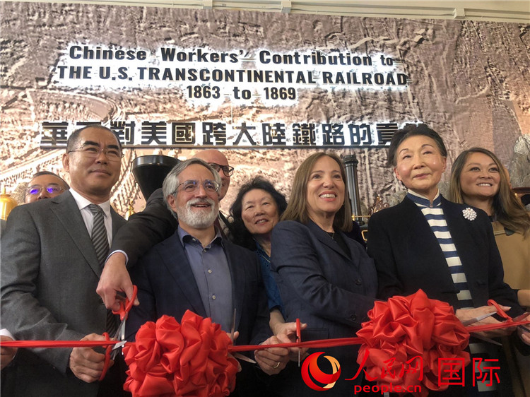 圖為（從右到左）方李邦琴、加州副州長康依蓮、舊金山市議長佩斯金、中國駐舊金山副總領(lǐng)事潘慶江在剪彩。人民網(wǎng)記者 鄧圩攝