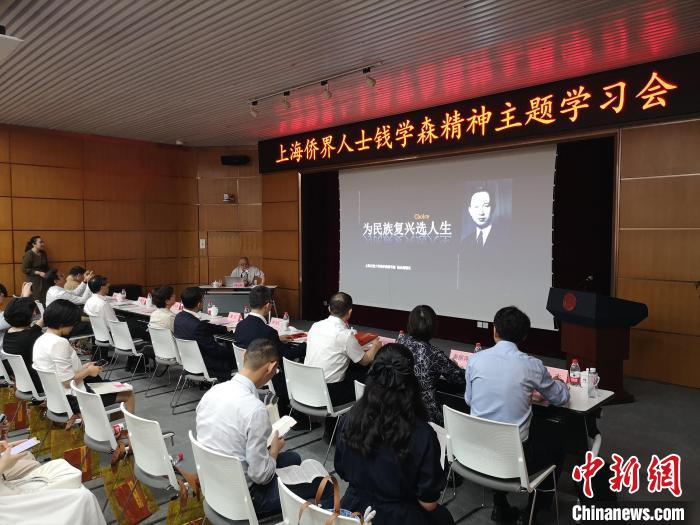 上海交通大學(xué)錢學(xué)森圖書館館長、錢學(xué)森之子錢永剛以“為民族復(fù)興選人生”為題作專題報告?！》队畋?攝