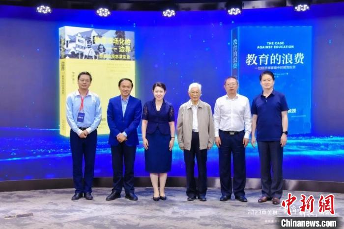 數(shù)智時(shí)代教育面臨怎樣的新機(jī)遇？專家：積極挖潛創(chuàng)新、謹(jǐn)慎應(yīng)對(duì)挑戰(zhàn)