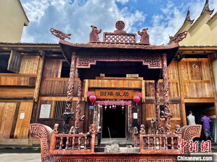 臺(tái)灣上趣開新團(tuán)隊(duì)入駐古田縣平湖鎮(zhèn)端上村，以“圓瑛法師故里”為主題打造愛國禪意村。　呂巧琴 攝