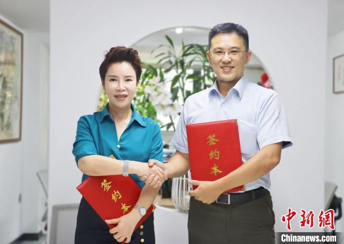簽署“融情·同心”寧臺(tái)建筑師驛站共建協(xié)議。　吳允杰 攝