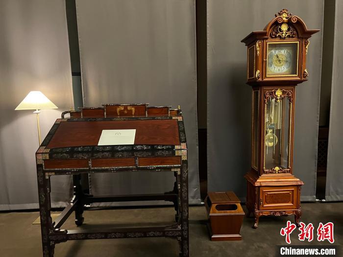 圖為春秋館展覽陳設(shè)的青瓦臺家具?！⑿?攝