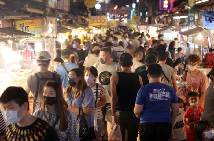 冰粉、雙皮奶、螺螄粉……臺網(wǎng)友發(fā)帖：臺灣街頭越來越多大陸小吃