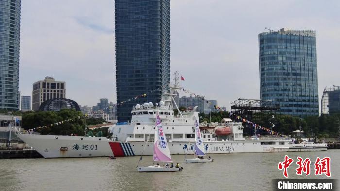 海事巡航救助船“海巡01”輪?？繃痛a頭，向公眾免費(fèi)開放?！≈烨镬戆?攝