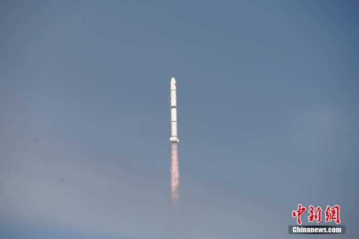 北京時(shí)間2023年8月9日6時(shí)53分，我國在太原衛(wèi)星發(fā)射中心使用長征二號丙運(yùn)載火箭，成功將環(huán)境減災(zāi)二號06星發(fā)射升空，衛(wèi)星順利送入預(yù)定軌道，發(fā)射任務(wù)獲得圓滿成功。此次任務(wù)是長征系列運(yùn)載火箭第482次飛行。馮陽 攝