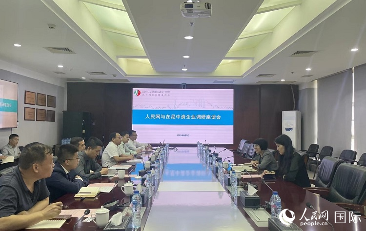 尼日利亞中國商會企業(yè)代表與人民網(wǎng)記者座談。