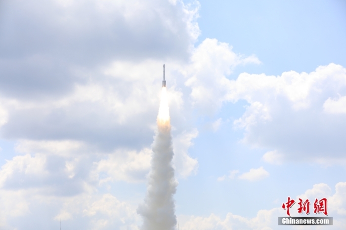 北京時間 2023年9月10日12時30分，中國在太原衛(wèi)星發(fā)射中心使用長征六號改運載火箭，成功將遙感四十號衛(wèi)星發(fā)射升空，衛(wèi)星順利進入預定軌道，發(fā)射任務獲得圓滿成功。該衛(wèi)星主要用于開展電磁環(huán)境探測及相關(guān)技術(shù)試驗。此次任務是長征系列運載火箭第487次飛行。王曉虎 攝