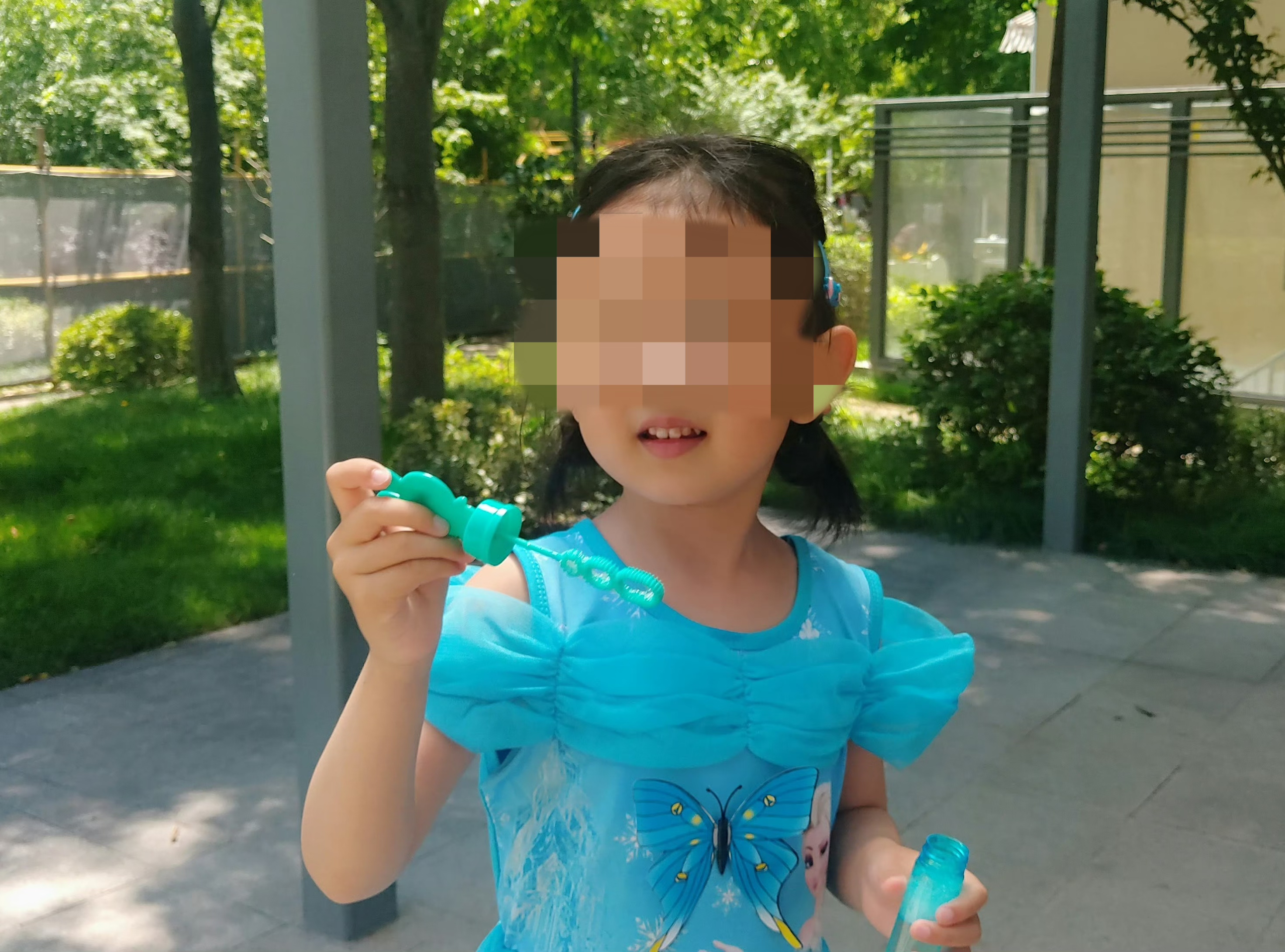 海灘失蹤女童。圖源：女童家人社交賬號