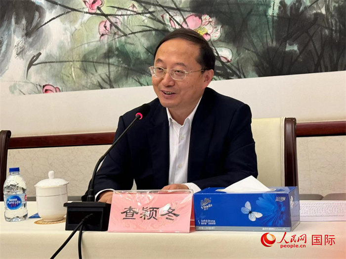 10月31日，蘇州市人民政府副市長查穎冬在第五屆中法文化論壇媒體吹風(fēng)會(huì)上講話。（人民網(wǎng) 謝瑩攝）