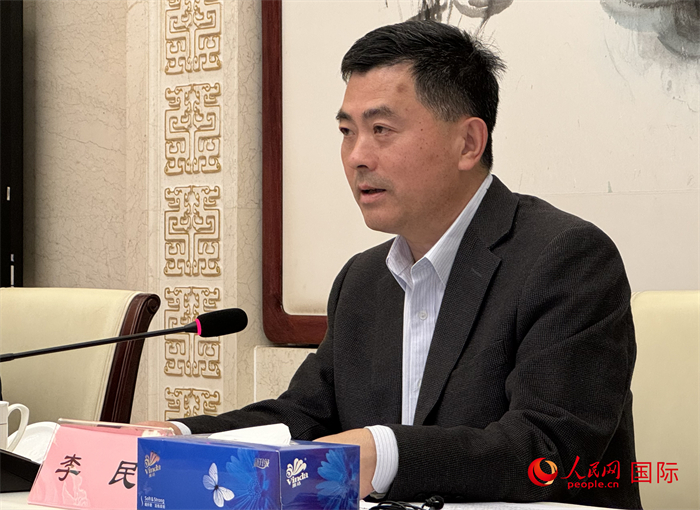 10月31日，歐美同學(xué)會(huì)秘書長李民在第五屆中法文化論壇媒體吹風(fēng)會(huì)上講話。（人民網(wǎng) 謝瑩攝）