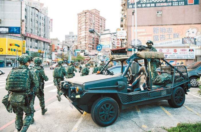 圖為2021年臺陸軍特種作戰(zhàn)指揮部在演習(xí)。圖片來源：臺灣《中國時報》。