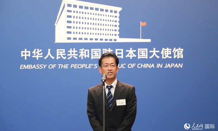 導(dǎo)師代表、東京大學(xué)教授內(nèi)山真伸發(fā)表致辭。人民網(wǎng) 許可攝