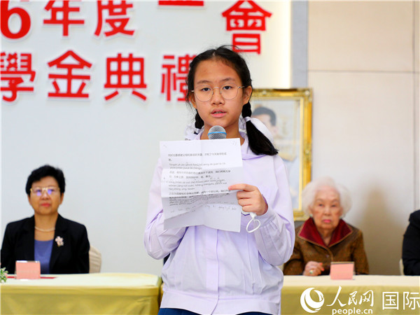 圖為學生代表劉家安發(fā)表致謝演講。人民網(wǎng)記者 白元琪攝