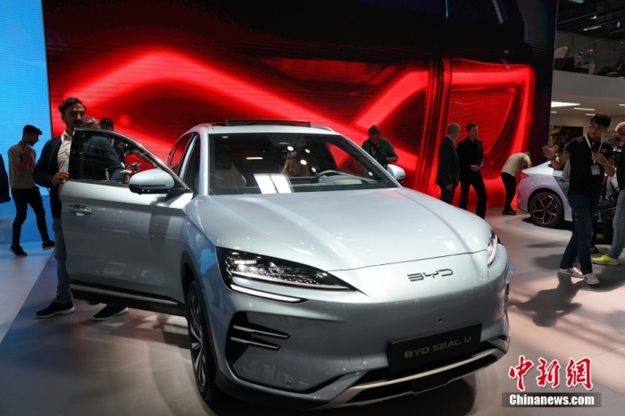 2023年德國國際汽車及智慧出行博覽會(IAA mobility)(亦簡稱慕尼黑國際車展)將于9月5日正式開幕。在9月4日舉行的媒體日，記者看到諸品牌紛紛攜“拳頭”產(chǎn)品亮相。圖為當日比亞迪SEAL U在歐洲首秀。<a target='_blank' href='/'><p  align=