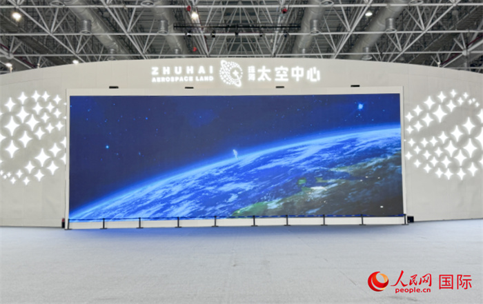 珠海太空中心是珠海市為發(fā)揮中國(guó)航展品牌效應(yīng)和帶動(dòng)效應(yīng)而打造的“永不落幕的航展”。人民網(wǎng)記者 張麗鷗攝