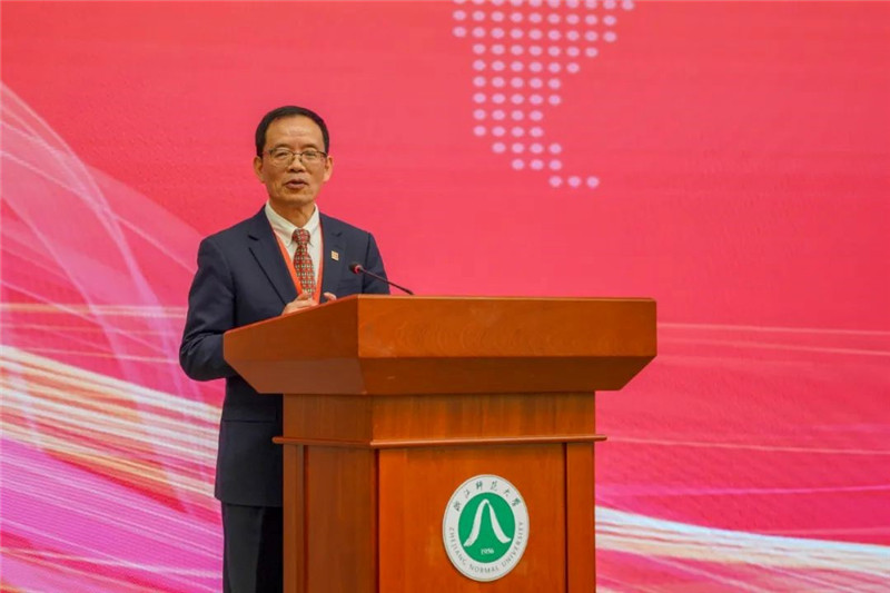 國務院學位委員會區(qū)域國別學學科評議組秘書長、浙江師范大學非洲研究院（非洲區(qū)域國別學院）院長劉鴻武致辭。主辦方供圖