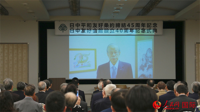 日本前首相福田康夫向活動(dòng)發(fā)來(lái)視頻賀詞。人民網(wǎng) 許可攝