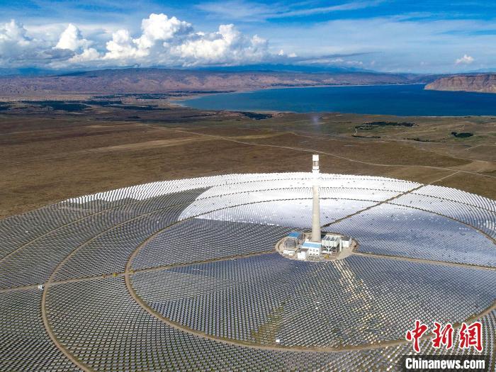 資料圖：光伏發(fā)電園區(qū)一隅。張進(jìn)剛 攝