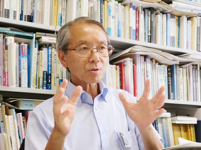 日本創(chuàng)價(jià)大學(xué)教授高橋強(qiáng)接受人民網(wǎng)采訪。（視頻截圖）