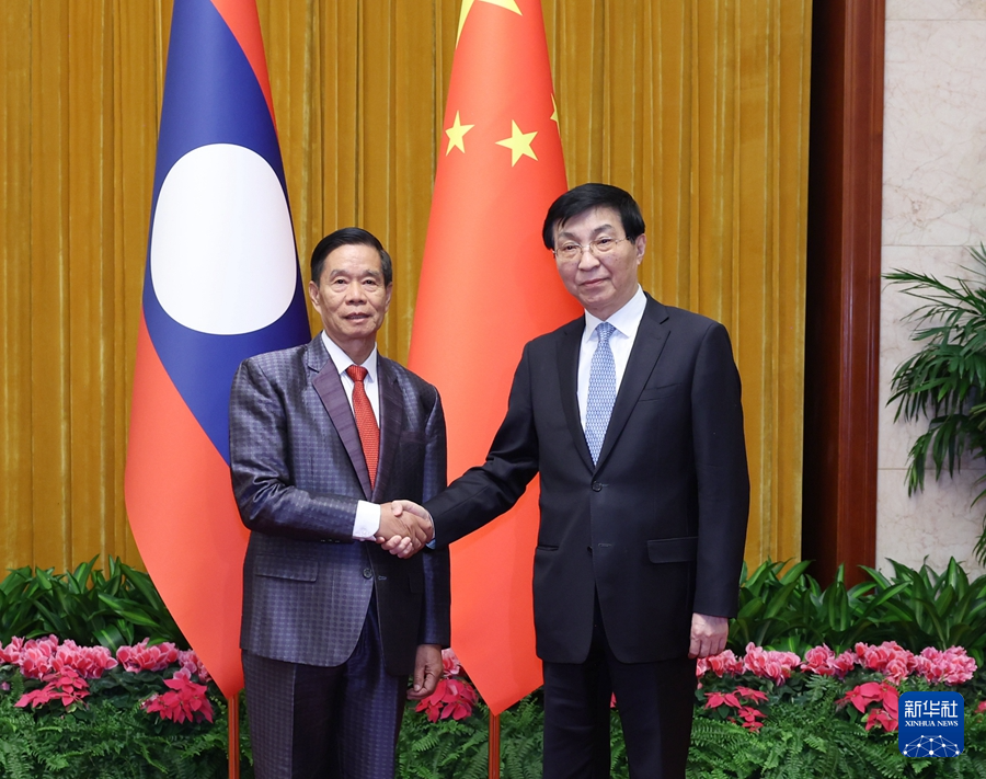 1月22日，中共中央政治局常委、全國(guó)政協(xié)主席王滬寧在北京會(huì)見老撾人民革命黨中央政治局委員、建國(guó)陣線中央委員會(huì)主席辛拉馮。新華社記者 王曄 攝
