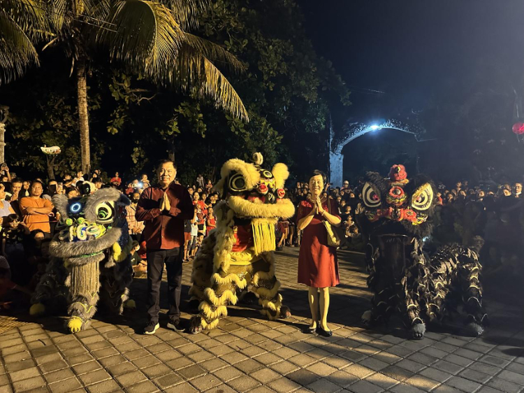 舞獅表演。巴陵康孔子學(xué)院供圖