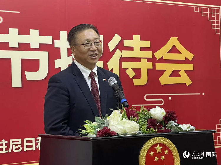中國(guó)駐尼日利亞大使崔建春致辭。人民網(wǎng)記者 姜宣攝