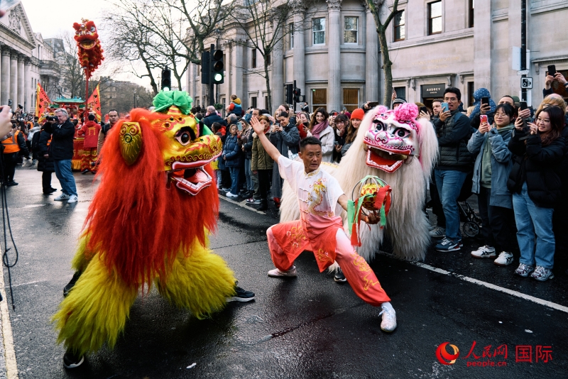 倫敦新春慶典現(xiàn)場。人民網(wǎng) 郭錦標、楊浩鵬攝