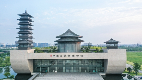  運(yùn)河畔的揚(yáng)州中國(guó)大運(yùn)河博物館。 齊立廣攝