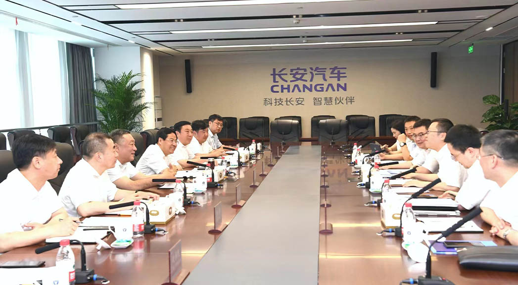 張濤帶隊赴重慶對接洽談項目。 白永民攝