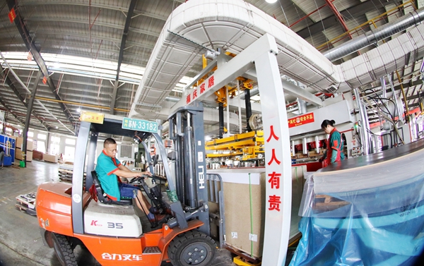 沭陽(yáng)縣一公司車(chē)間內(nèi)一派緊張有序的繁忙景象。沭陽(yáng)縣委宣傳部供圖