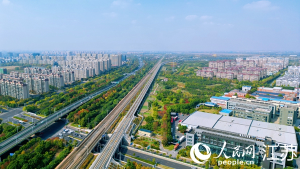 航拍幸福街道。人民網(wǎng)記者 王繼亮攝