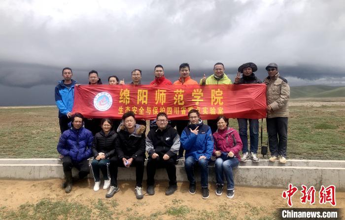圖為綜合考察團(tuán)野外調(diào)查組在西藏安多縣。西藏那曲市林業(yè)和草原局供圖