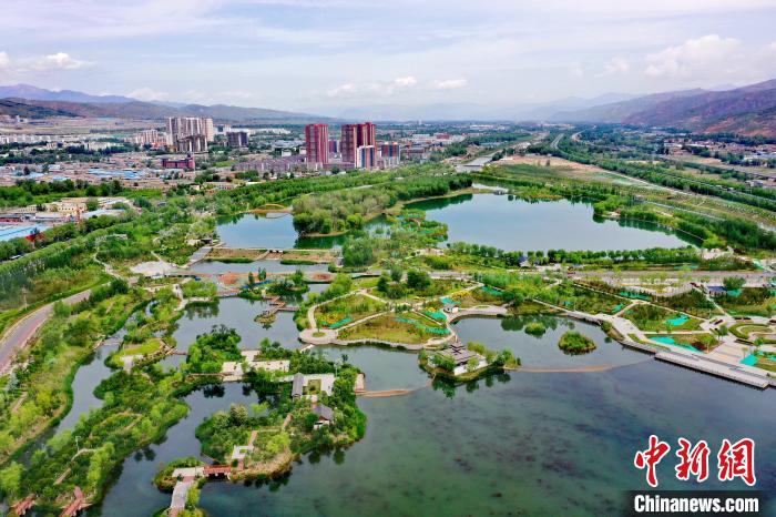 西北城市西寧立生態(tài)文明高地新典范：“一城山水、百園千姿”