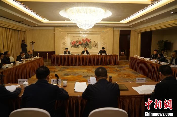 圖為座談會(huì)現(xiàn)場?！∨擞隄?攝