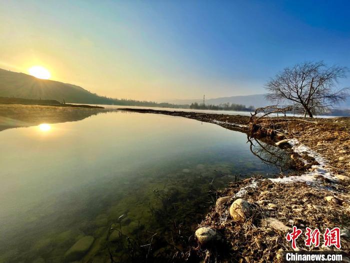 圖為青海省化隆縣黃河濕地景色?！±钣穹?攝
