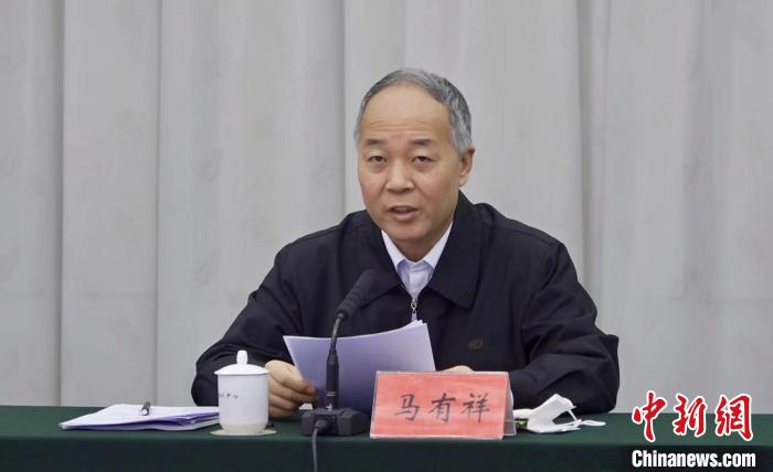 圖為農(nóng)業(yè)農(nóng)村部副部長(zhǎng)馬有祥在部省共同打造青海綠色有機(jī)農(nóng)畜產(chǎn)品輸出地推進(jìn)會(huì)議上講話。　李江寧 攝