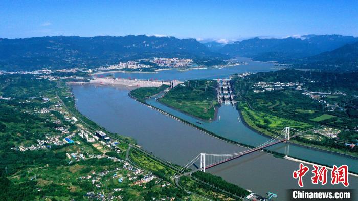 2022年夏季三峽工程為中下游補(bǔ)水。(資料圖) 湯偉 攝