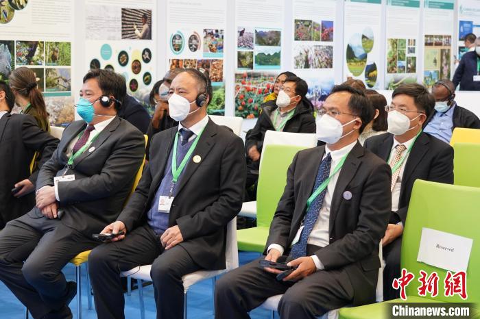 圖為極小種群物種和生物多樣性保護邊會現(xiàn)場?！≡颇鲜×謽I(yè)和草原局供圖