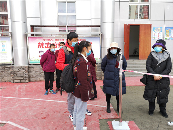 圖片默認(rèn)標(biāo)題_fororder_1、學(xué)生排隊(duì)進(jìn)入校園-攝影-左斌