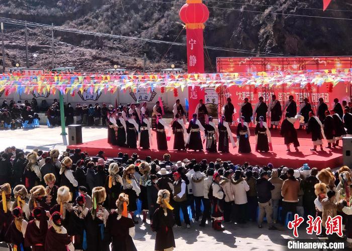 文藝活動(dòng)全景?！∶⒖悼h委宣傳部供圖