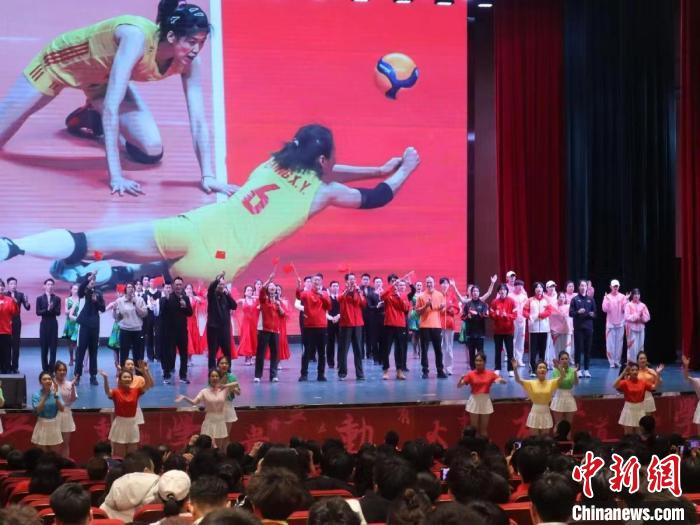 2023年全國青少年女排集訓(xùn)閉幕式現(xiàn)場。　天津體育學(xué)院供圖