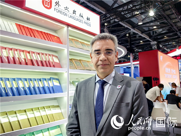 巴西東進(jìn)出版社社長(zhǎng)高文勇接受人民網(wǎng)專訪。人民網(wǎng)記者 符園園攝