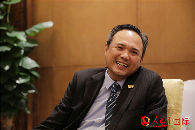 馬來(lái)西亞駐南寧總領(lǐng)事館總領(lǐng)事阿哈默·法蒂爾·伊斯邁爾在2024中國(guó)-東盟教育交流周期間接受人民網(wǎng)專(zhuān)訪。人民網(wǎng) 王婧攝