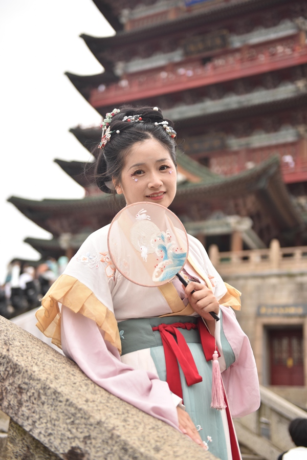 南昌滕王閣“古風(fēng)游”。受訪者供圖